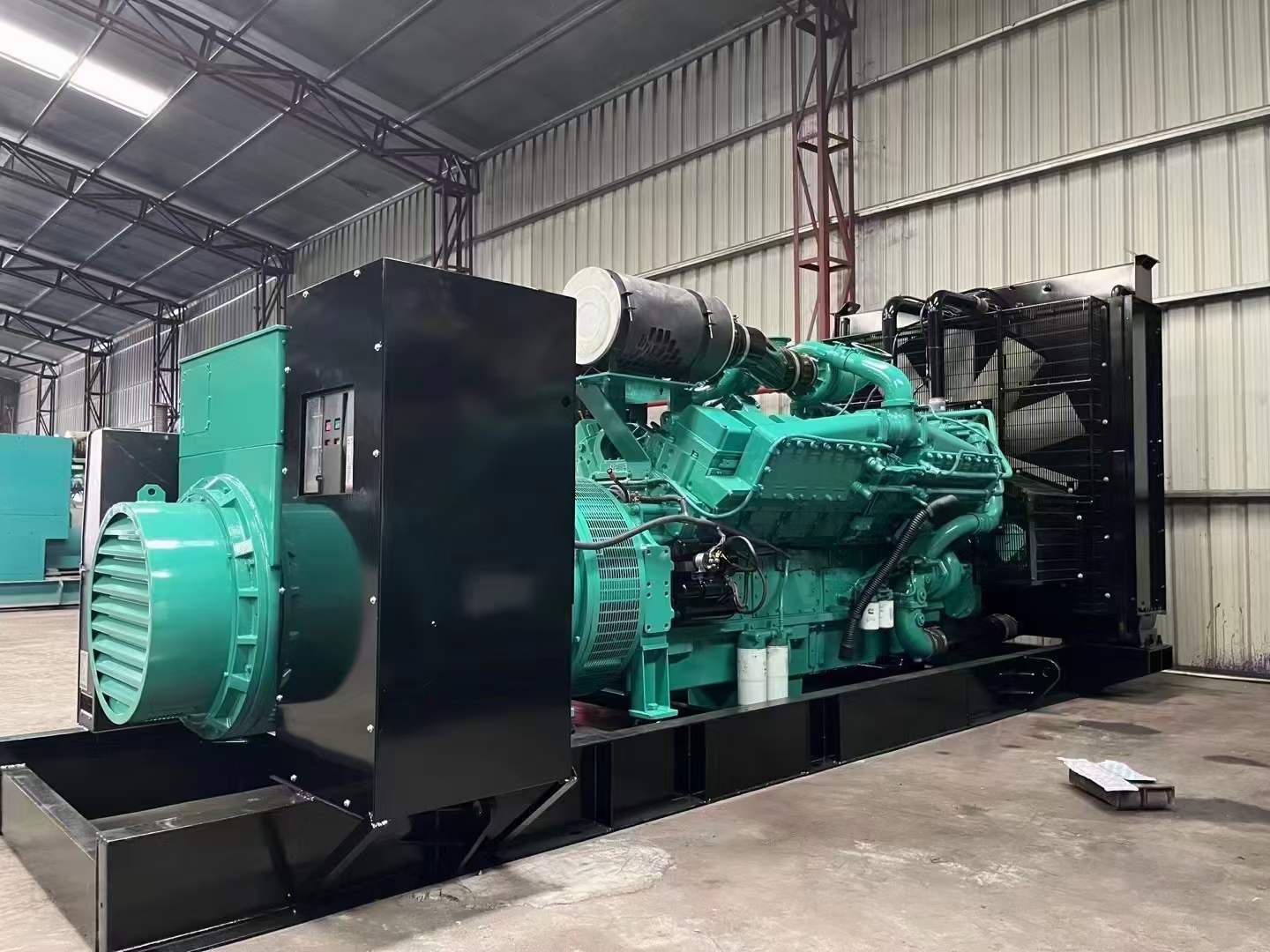 托喀依乡如何降低 800kW 柴油发电机输出电流的波动？