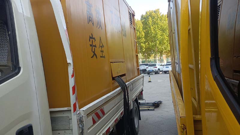 托喀依乡如何判断柴油发电机组和UPS电源的切换时间是否符合要求？